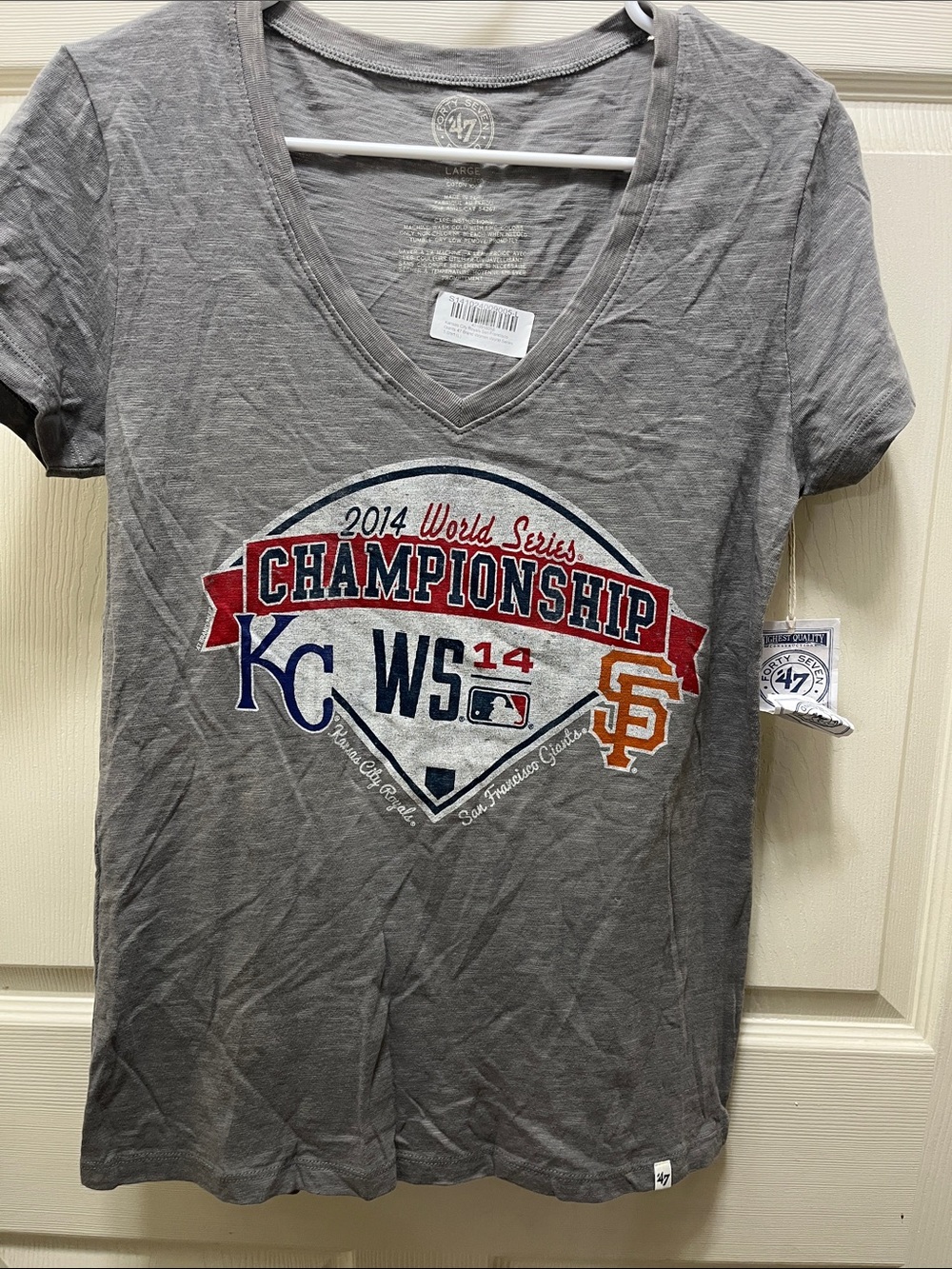 47 Women's Gray World Series Championship Graphic V-Neck Tee NWT L